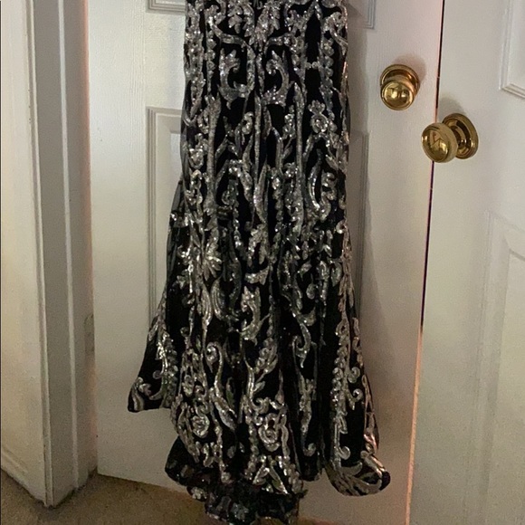 Gown - Picture 4 of 4